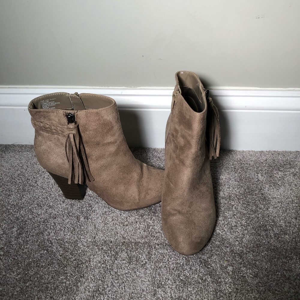 a.n.a boots size 7.5 tan Booties Tassel Zippers